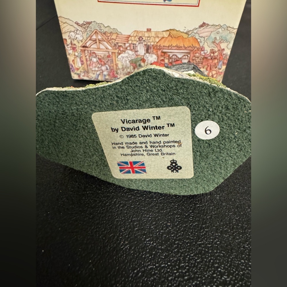 David Winter Vicarage Figurine - Picture 7 of 12